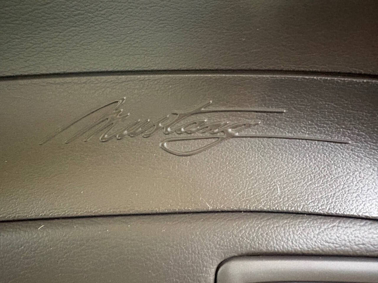 2004 Ford Mustang 35