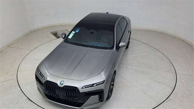 2023 BMW 7 Series 740i