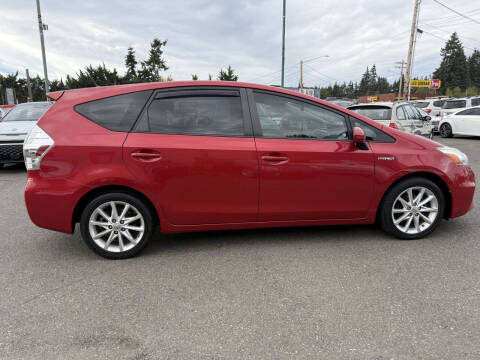 2013 Toyota Prius v Five