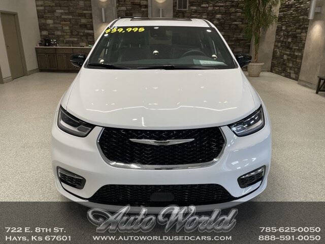 White 2026 Chrysler Pacifica Limited Limited 4dr Mini-Van 2