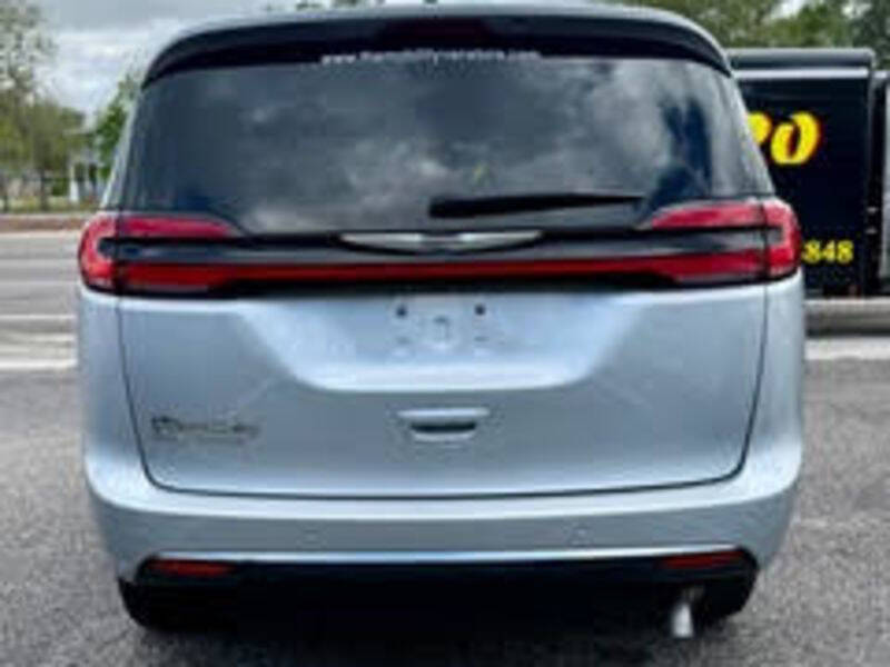 2024 Chrysler Pacifica Touring L