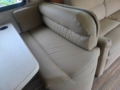 2017 Thor Motor Coach MIRAMAR 35.2