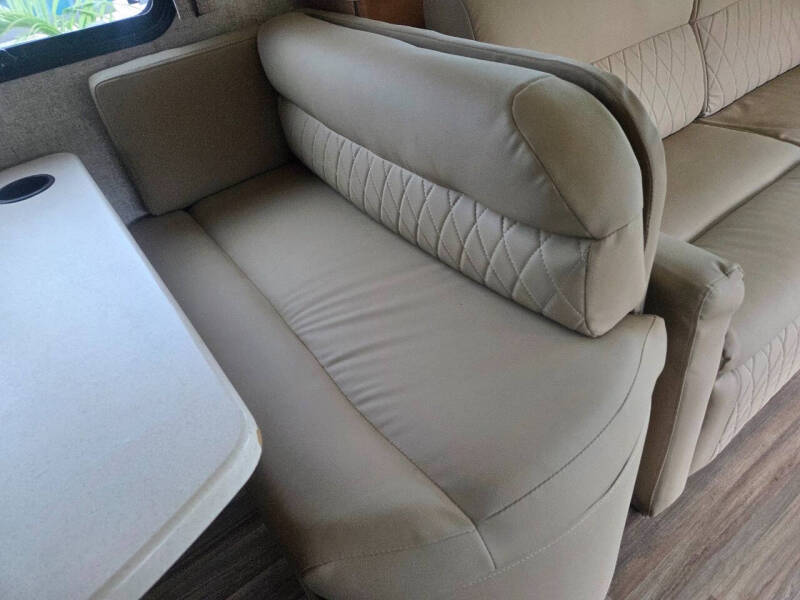 2017 Thor Motor Coach MIRAMAR 35.2