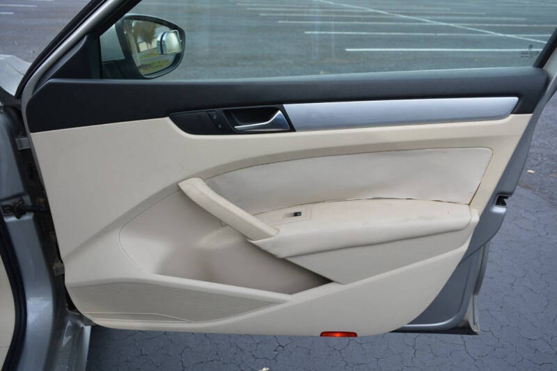 2012 Volkswagen Passat SE