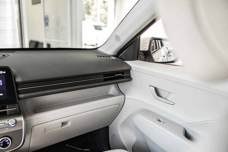 2025 Hyundai Kona SE