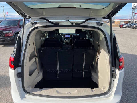 2024 Chrysler Pacifica Touring L