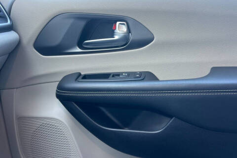 2024 Chrysler Pacifica Plug-In Hybrid Select