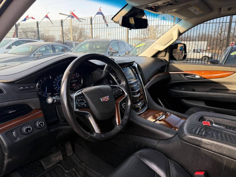 2018 Cadillac Escalade Luxury