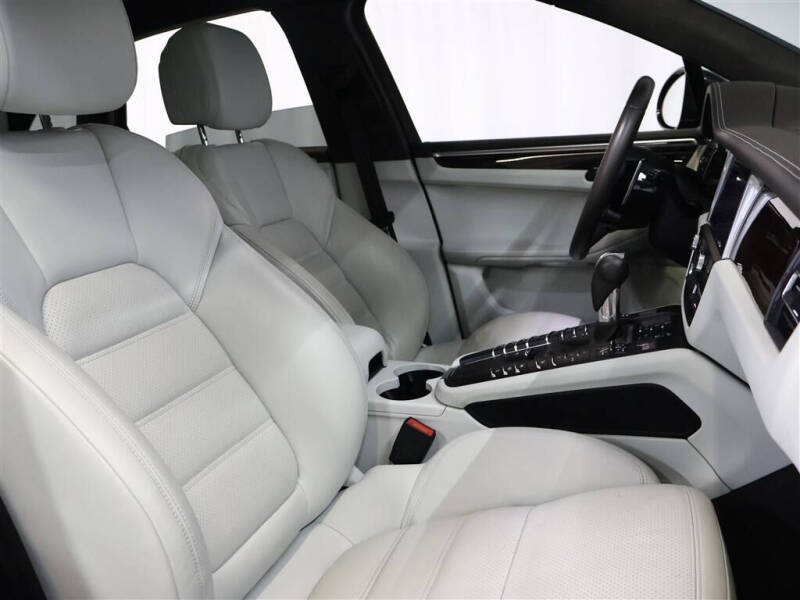 2020 Porsche Macan Turbo