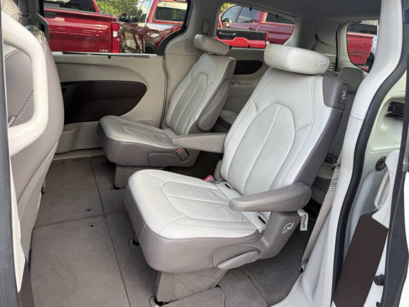 2017 Chrysler Pacifica Touring-L