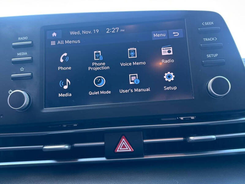 2024 Hyundai Elantra SE