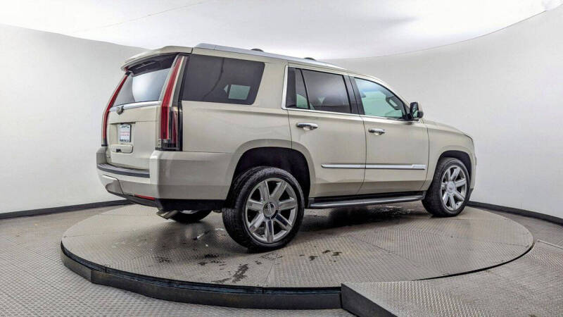 2016 Cadillac Escalade Luxury Collection