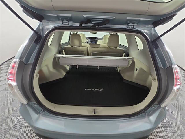 2017 Toyota Prius v Four