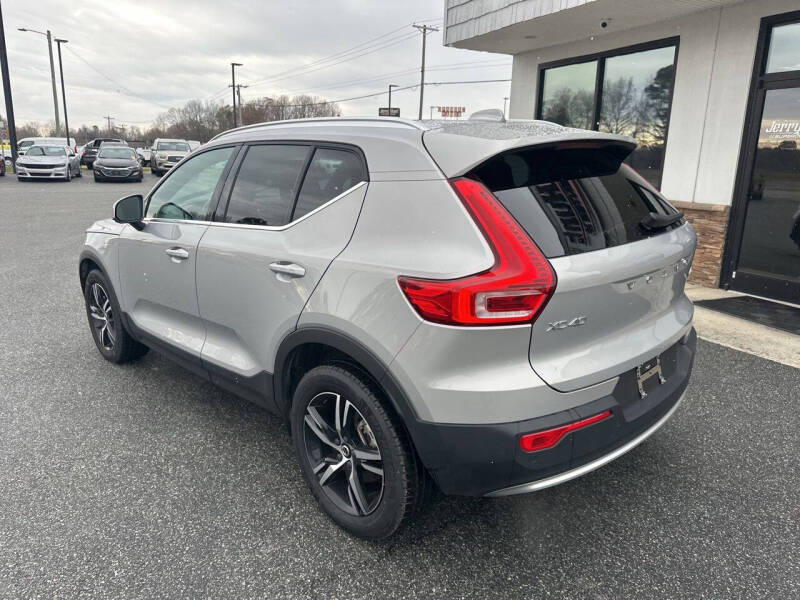 2025 Volvo XC40 B5 Core Bright Theme