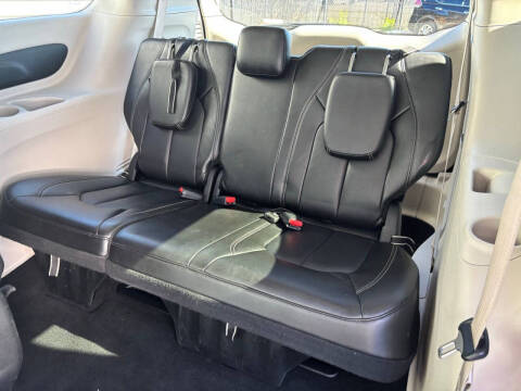 2024 Chrysler Pacifica Plug-In Hybrid Select