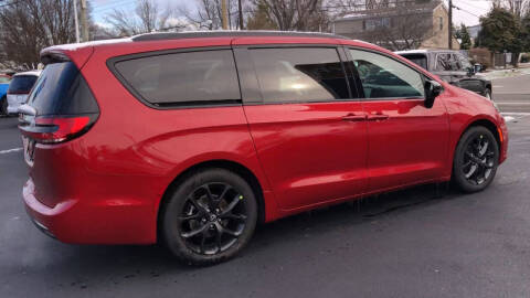 2026 Chrysler Pacifica Select