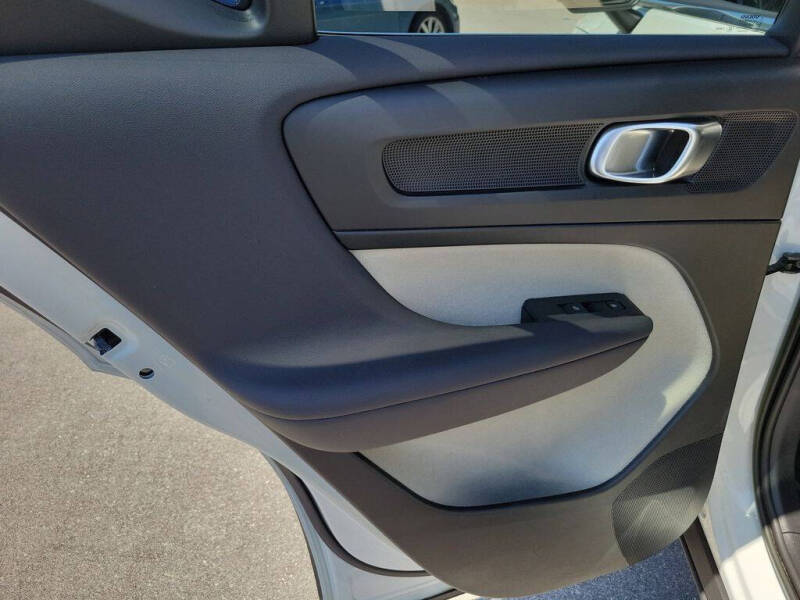 2023 Volvo XC40 B5 Plus Bright Theme