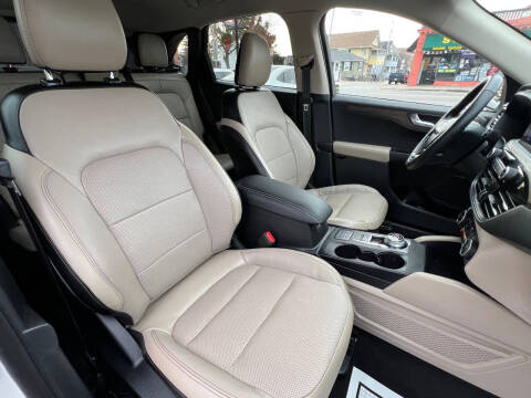 2020 Ford Escape Hybrid Titanium