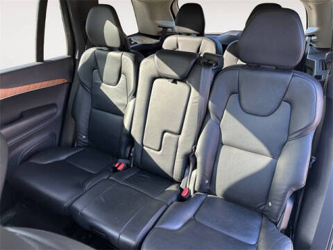 2021 Volvo XC90 T6 Momentum 7-Passenger