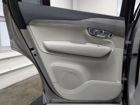 2025 Volvo XC60 B5 Plus Dark Theme