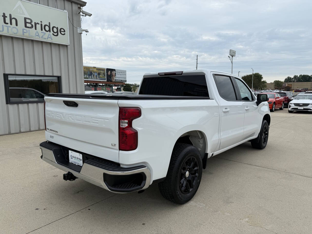 2022 Chevrolet Silverado 1500 LT photo 4