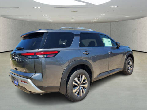 2024 Nissan Pathfinder SL