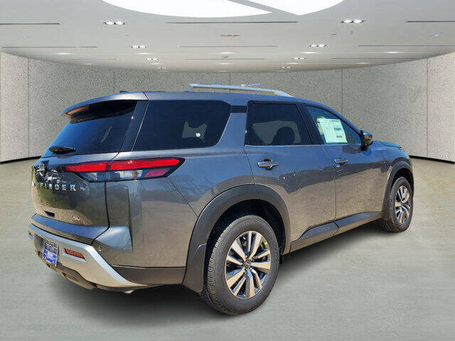 2024 Nissan Pathfinder SL