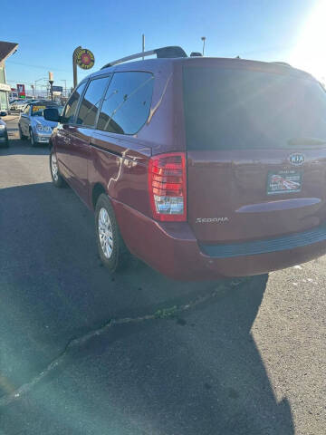 2012 Kia Sedona LX