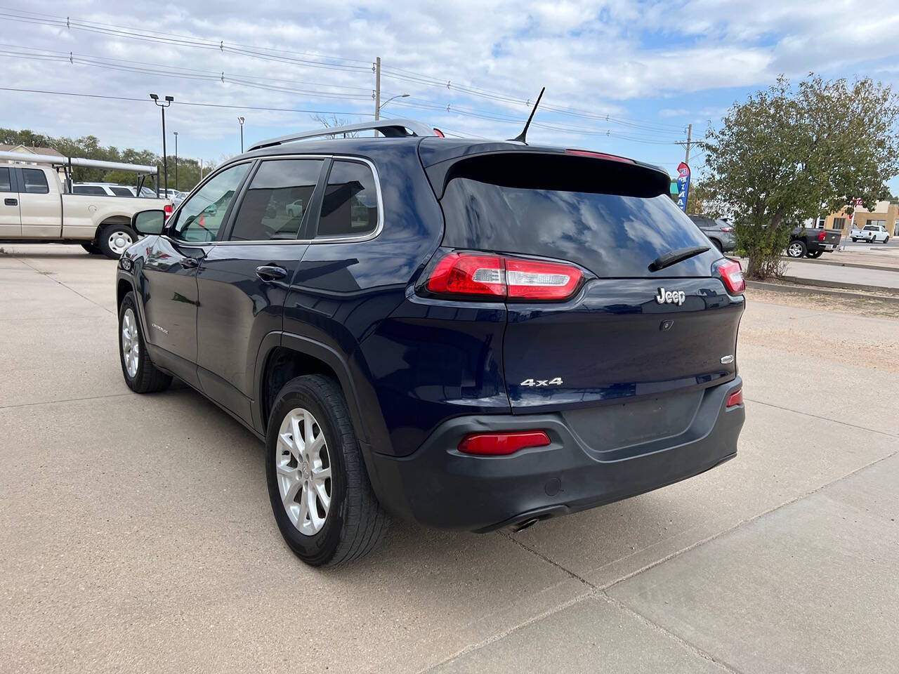 2015 Jeep Cherokee for sale at AUTO CENTER LLC in Garden City, KS