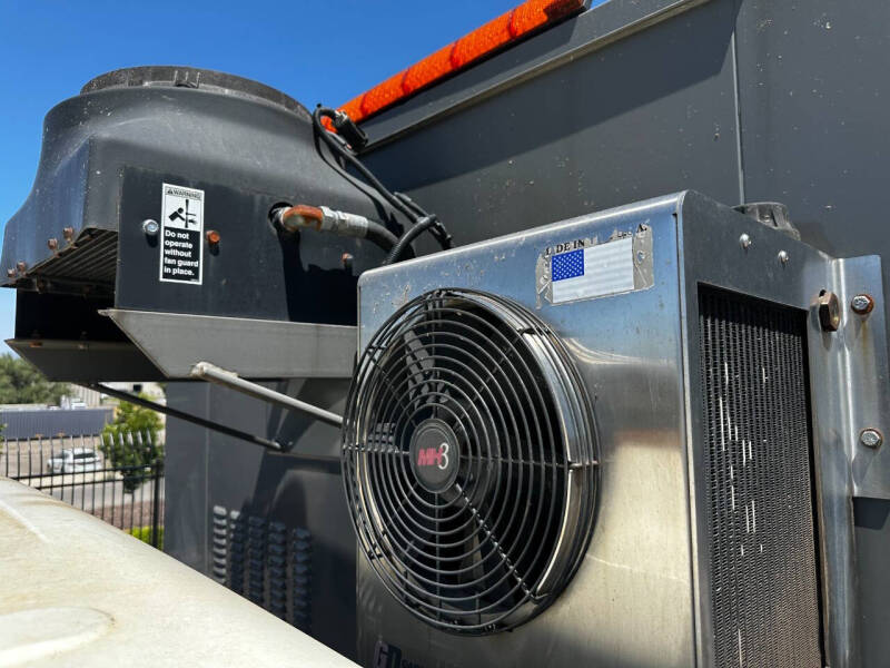 2012 Freightliner M2 106