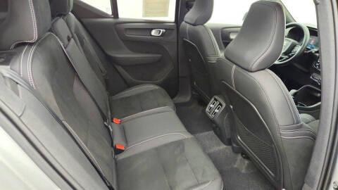 2025 Volvo XC40 B5 Plus Dark Theme