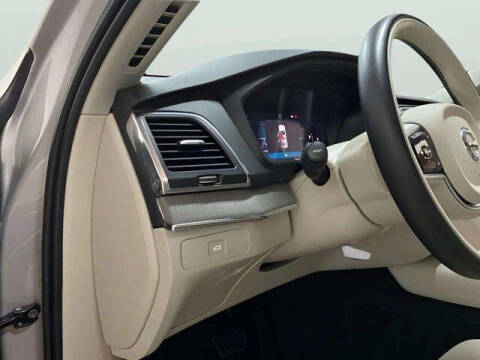 2023 Volvo XC90 B6 Core