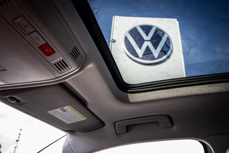 2026 Volkswagen Taos SE Black