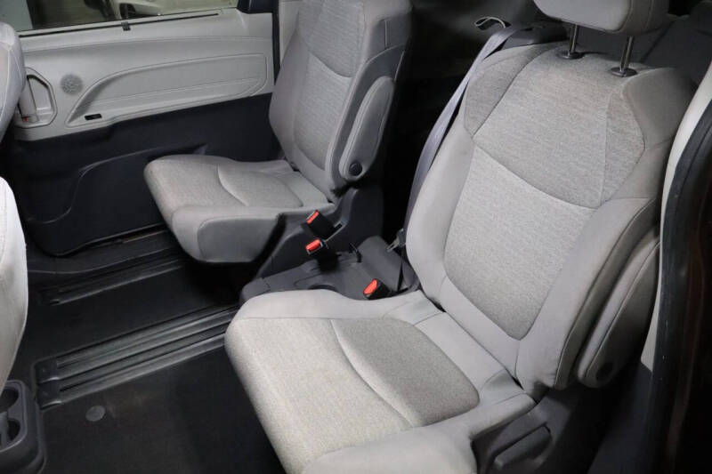 2021 Toyota Sienna LE 8-Passenger