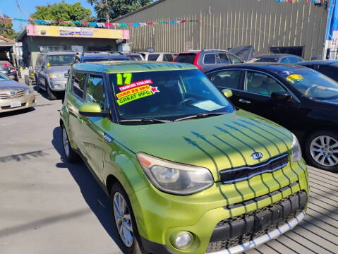2017 Kia Soul +