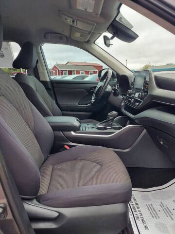 2021 Toyota Highlander LE