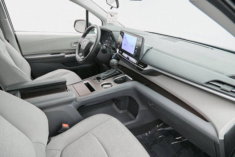 2024 Toyota Sienna LE 8-Passenger