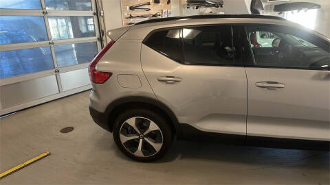 2023 Volvo XC40 B5 Plus Dark Theme