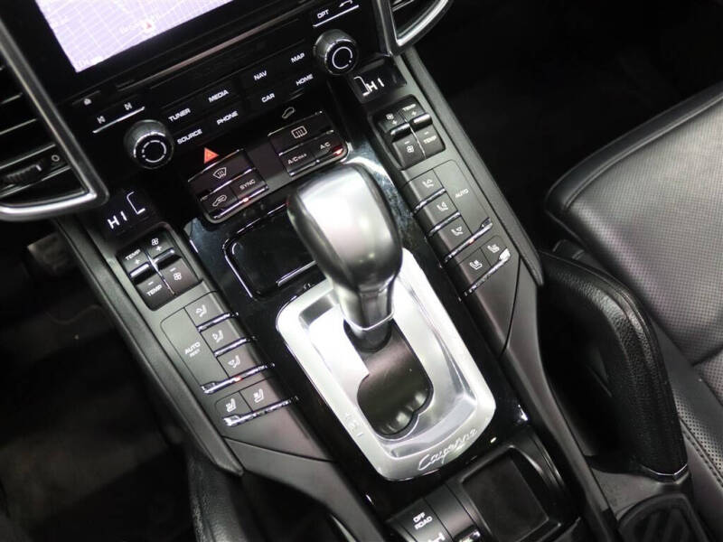 2017 Porsche Cayenne Platinum Edition