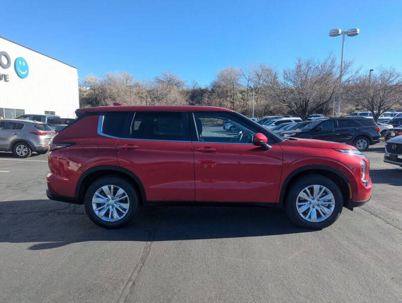 2026 Mitsubishi Outlander ES