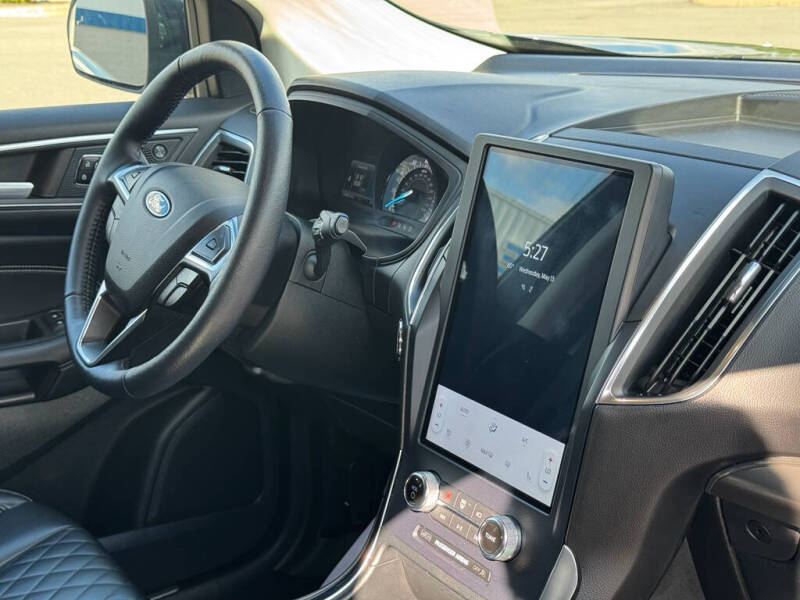 2023 Ford Edge Titanium