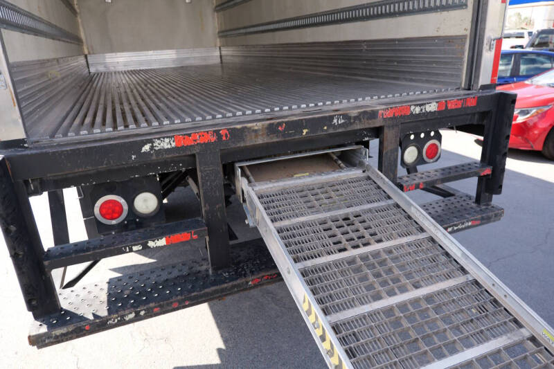 2014 Freightliner M2 106