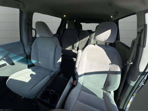 2015 Toyota Sienna LE 8-Passenger