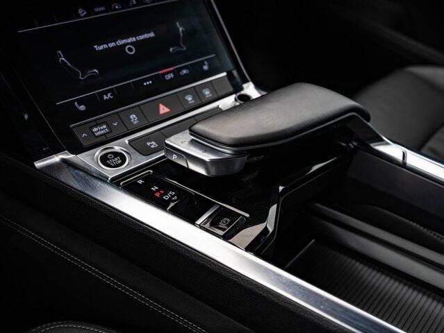 2022 Audi e-tron quattro Premium