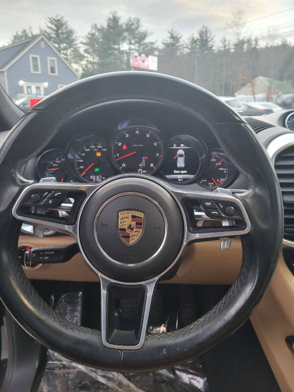 2016 Porsche Cayenne Base photo 11