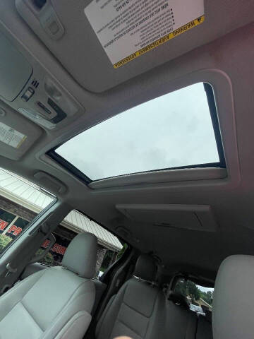 2017 Toyota Sienna XLE 7-Passenger Auto Access Seat