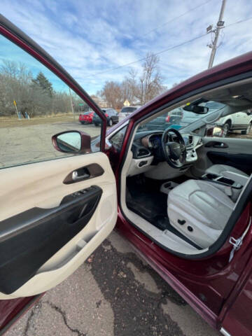 2017 Chrysler Pacifica Touring-L Plus