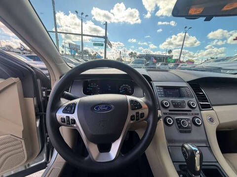 2017 Ford Taurus SE