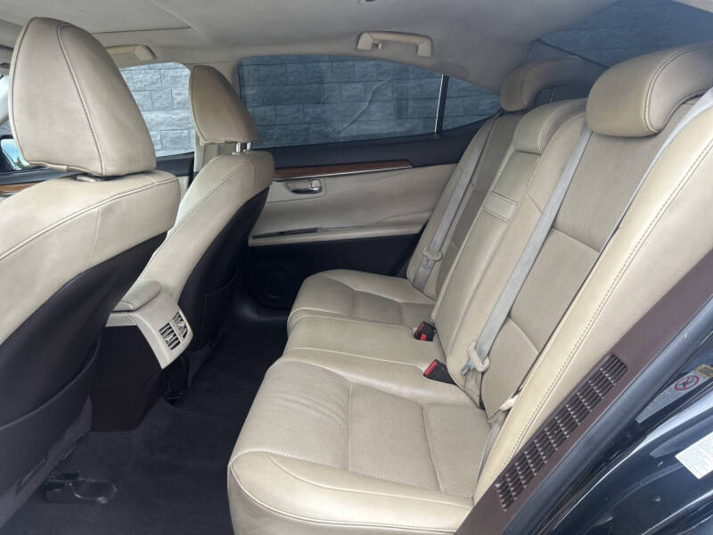 2017 Lexus ES 300h