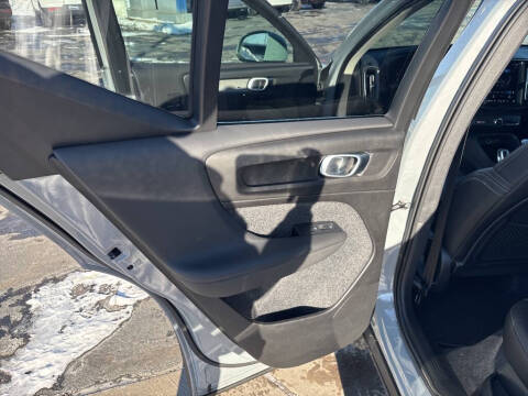 2025 Volvo XC40 B5 Plus Bright Theme